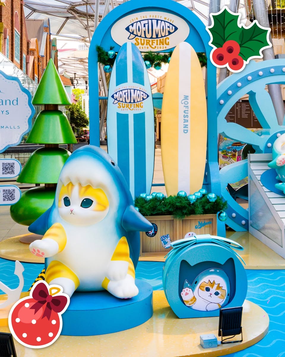 Riverside view of Clarke Quay adorned with holiday decor