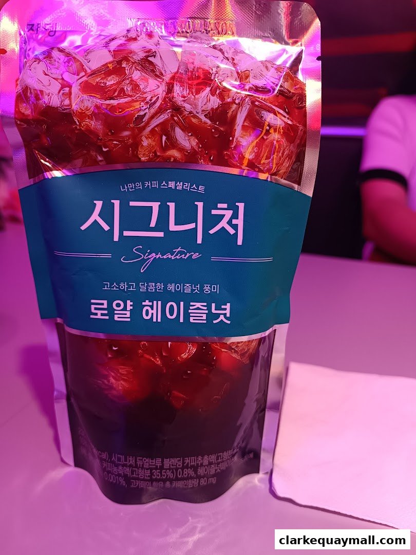 A pouch of iced coffee with Korean text and the word 'Signature' in English.
