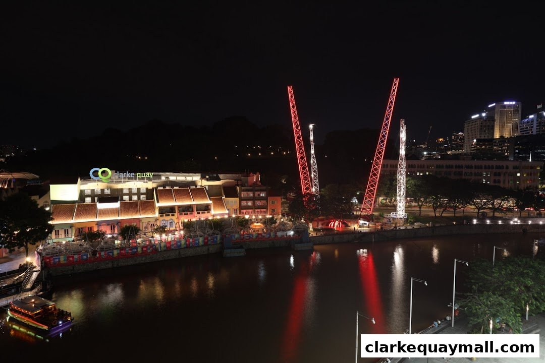 Night view of Clarke Quay with the G-MAX Reverse Bungy and GX-5 Extreme Swing attractions.